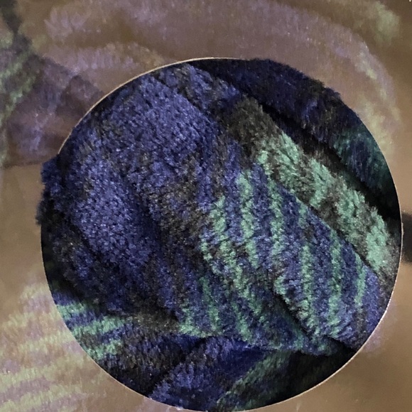 Men’s Ultra Soft Plaid Flannel Bath Robe w/NIVEA Body Wash, Loofah & Shave Gel - Picture 4 of 16